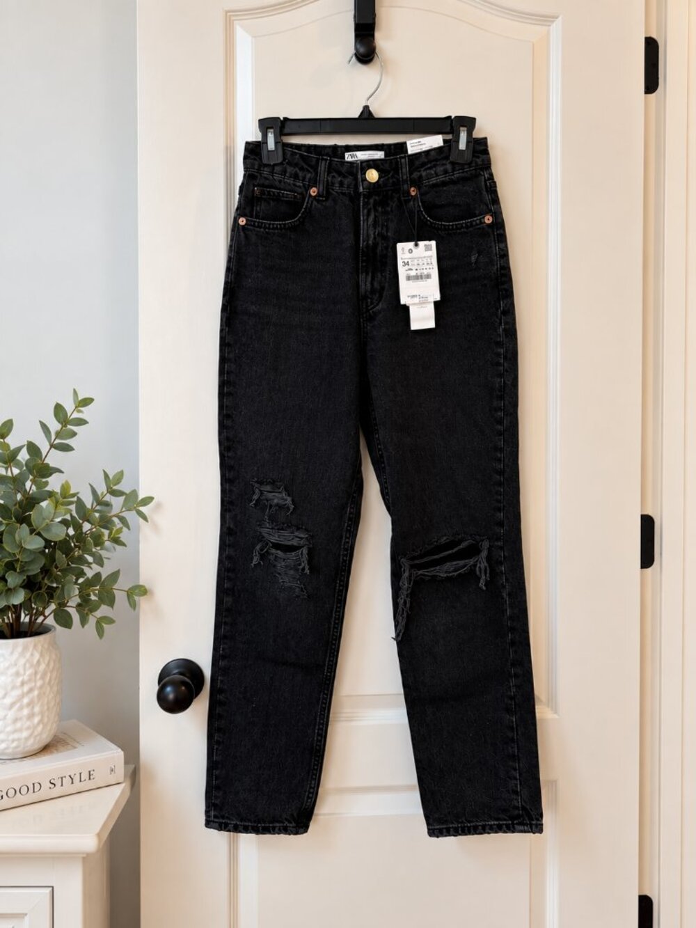 Zara Classic Mom Fit Black Distressed Jeans High Rise Size 2 NWT